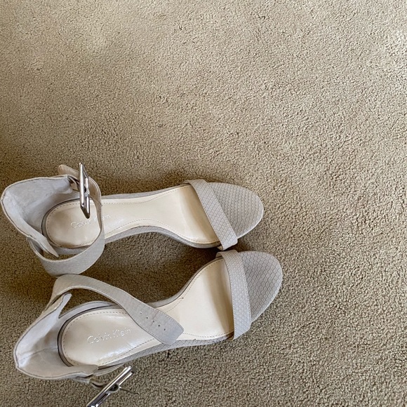 Calvin Klein ‘Vivian’ nude sandal. NEVER WORN. - Picture 6 of 6